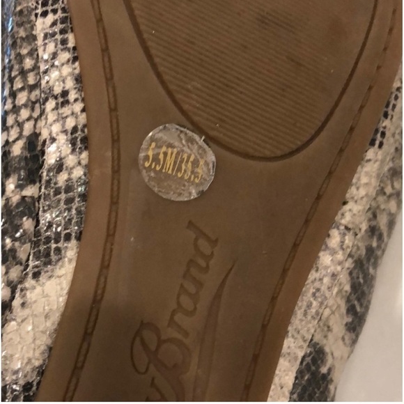 Lucky Brand Emmie Ballet Flats.  Good used condition.  Gray snake.  Size 5 1/2 - Picture 5 of 5